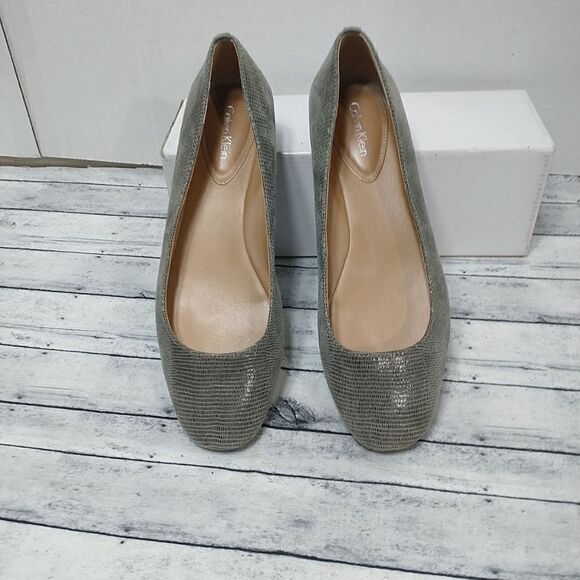 Calvin Klein Fridelle Shoe Womens SZ 8 Gray Faux Snakeskin Slip-on Silver Accent - Picture 10 of 10